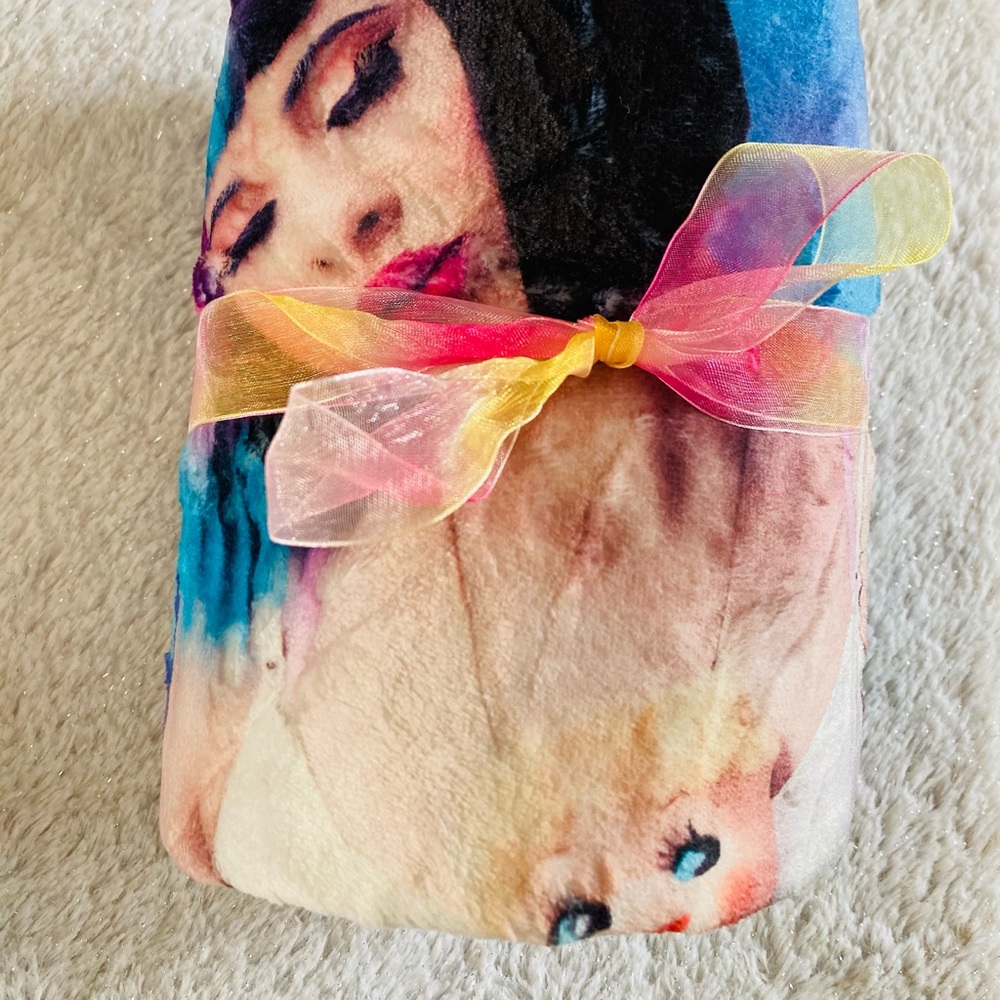 🟦✨Melanie Martinez in Crybaby Space✨ 🪐Throw Blanket